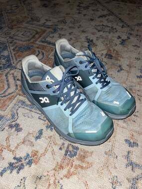 On Running Cloudstratus Women's Size 10.5 Blue Teal Running Shoes